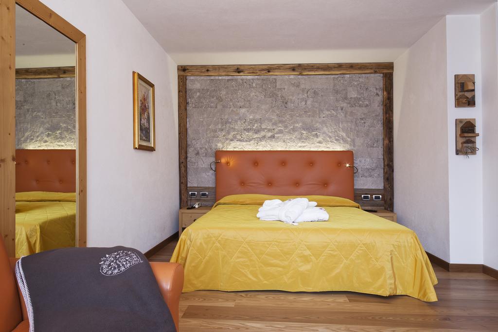 Alpenhotel Panorama Campitello di Fassa Habitación foto