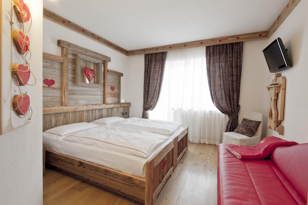 Alpenhotel Panorama Campitello di Fassa Habitación foto
